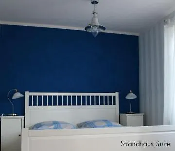 Strandhaus Edersee - Kaminzimmer, Seeblick, Badestrand, Seeterrasse ホテル