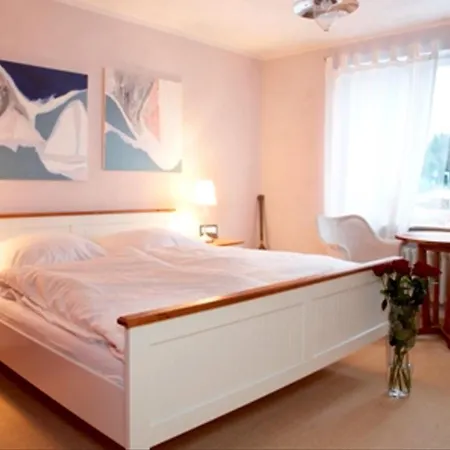 Strandhaus Edersee - Kaminzimmer, Seeblick, Badestrand, Seeterrasse 3* ヴァルデック