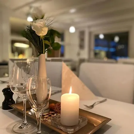 Strandhaus Edersee - Kaminzimmer, Seeblick, Badestrand, Seeterrasse ホテル 3*