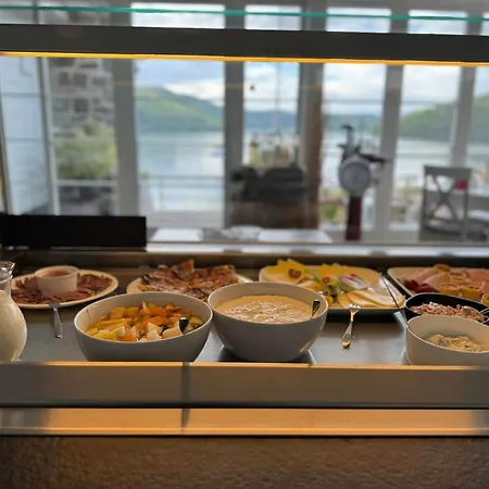 Strandhaus Edersee Nr 12 - Kaminzimmer, Seeblick, Badestrand, Seeterrasse Hotel