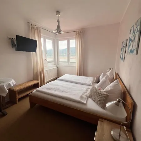 Hotel Strandhaus Edersee - Kaminzimmer, Seeblick, Badestrand, Seeterrasse 3*