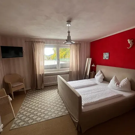 Hotel Strandhaus Edersee - Kaminzimmer, Seeblick, Badestrand, Seeterrasse 3*