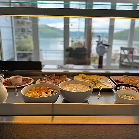 Отель Strandhaus Edersee - Kaminzimmer, Seeblick, Badestrand, Seeterrasse 3*