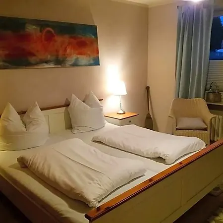 Strandhaus Edersee - Kaminzimmer, Seeblick, Badestrand, Seeterrasse 3*