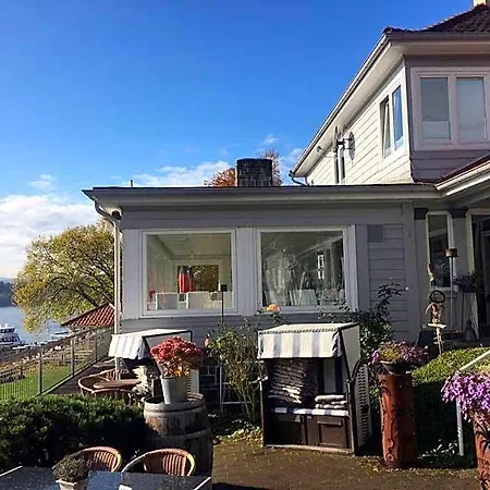 Отель Strandhaus Edersee - Kaminzimmer, Seeblick, Badestrand, Seeterrasse Вальдек