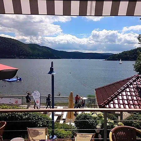 Strandhaus Edersee - Kaminzimmer, Seeblick, Badestrand, Seeterrasse Отель