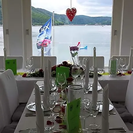 Strandhaus Edersee - Kaminzimmer, Seeblick, Badestrand, Seeterrasse 3*