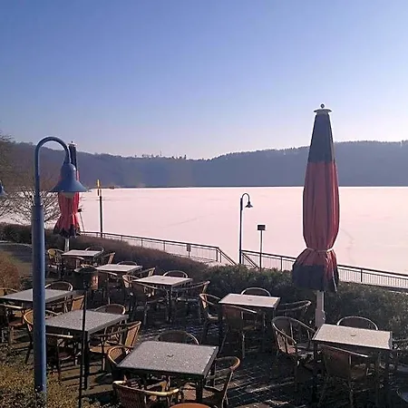 Strandhaus Edersee - Kaminzimmer, Seeblick, Badestrand, Seeterrasse Отель