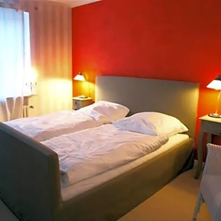 Strandhaus Edersee - Kaminzimmer, Seeblick, Badestrand, Seeterrasse Отель Вальдек