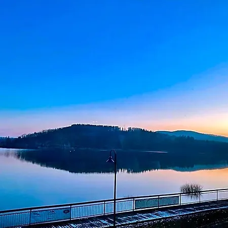 Strandhaus Edersee - Kaminzimmer, Seeblick, Badestrand, Seeterrasse 3* Вальдек