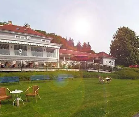 Strandhaus Edersee - Kaminzimmer, Seeblick, Badestrand, Seeterrasse 3* Вальдек