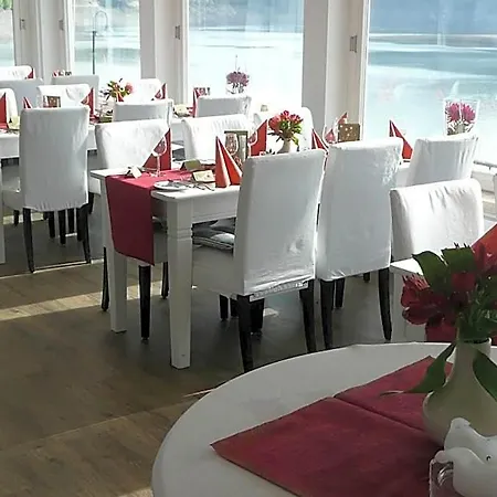 Strandhaus Edersee - Kaminzimmer, Seeblick, Badestrand, Seeterrasse Отель Вальдек