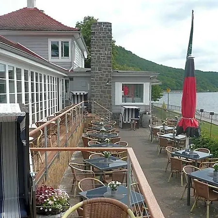 Отель Strandhaus Edersee - Kaminzimmer, Seeblick, Badestrand, Seeterrasse 3*