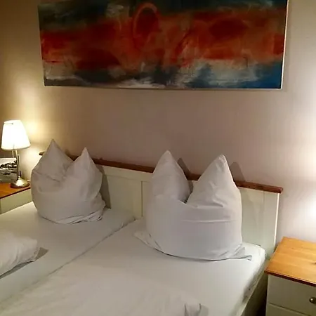 Отель Strandhaus Edersee - Kaminzimmer, Seeblick, Badestrand, Seeterrasse 3*