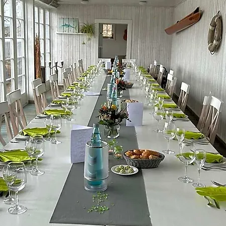 Strandhaus Edersee - Kaminzimmer, Seeblick, Badestrand, Seeterrasse 3*