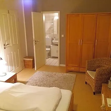 Strandhaus Edersee - Kaminzimmer, Seeblick, Badestrand, Seeterrasse Отель