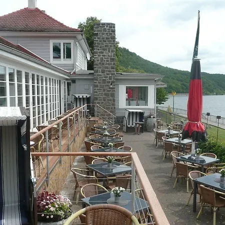 Strandhaus Edersee Nr 12 - Kaminzimmer, Seeblick, Badestrand, Seeterrasse 3*