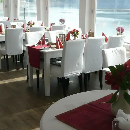 Strandhaus Edersee Nr 12 - Kaminzimmer, Seeblick, Badestrand, Seeterrasse