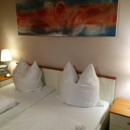 Strandhaus Edersee - Kaminzimmer, Seeblick, Badestrand, Seeterrasse ホテル 3*
