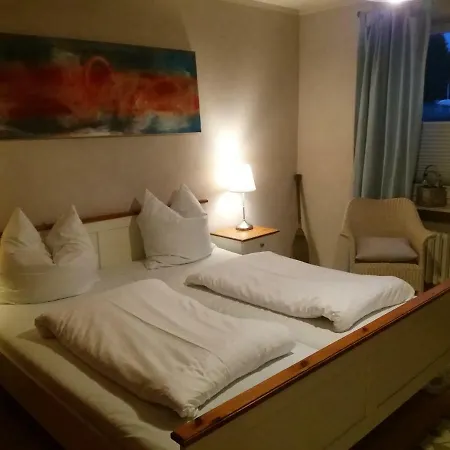 Strandhaus Edersee - Kaminzimmer, Seeblick, Badestrand, Seeterrasse 3* ヴァルデック