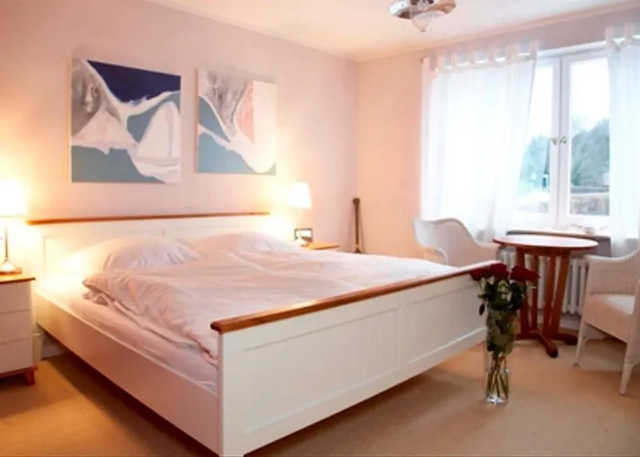 Strandhaus Edersee - Kaminzimmer, Seeblick, Badestrand, Seeterrasse 3* Waldeck (Hessen)