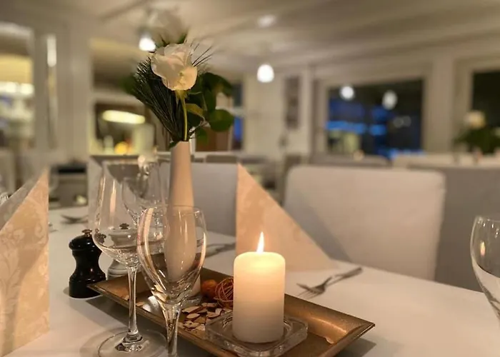 Strandhaus Edersee - Kaminzimmer, Seeblick, Badestrand, Seeterrasse Hotel 3*