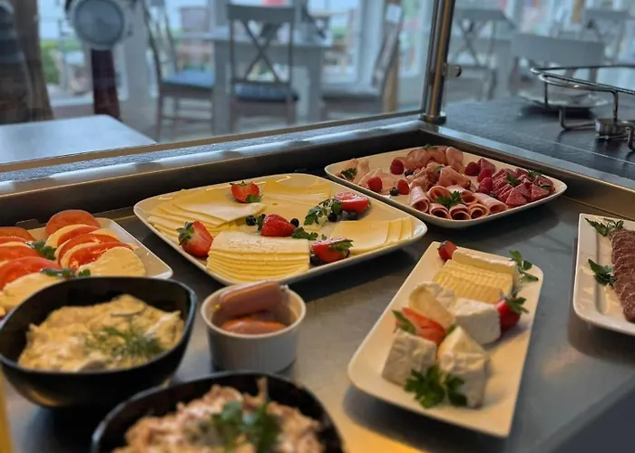 Strandhaus Edersee - Kaminzimmer, Seeblick, Badestrand, Seeterrasse 3* Waldeck (Hessen)