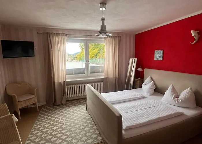 Hotel Strandhaus Edersee - Kaminzimmer, Seeblick, Badestrand, Seeterrasse 3*