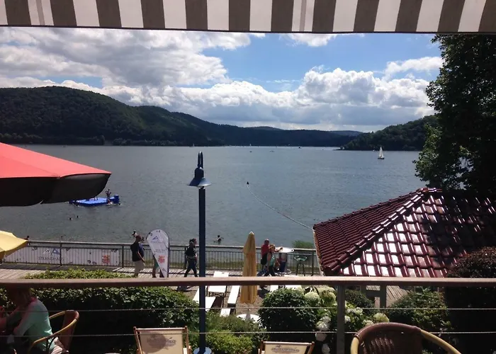 Strandhaus Edersee - Kaminzimmer, Seeblick, Badestrand, Seeterrasse Hotel