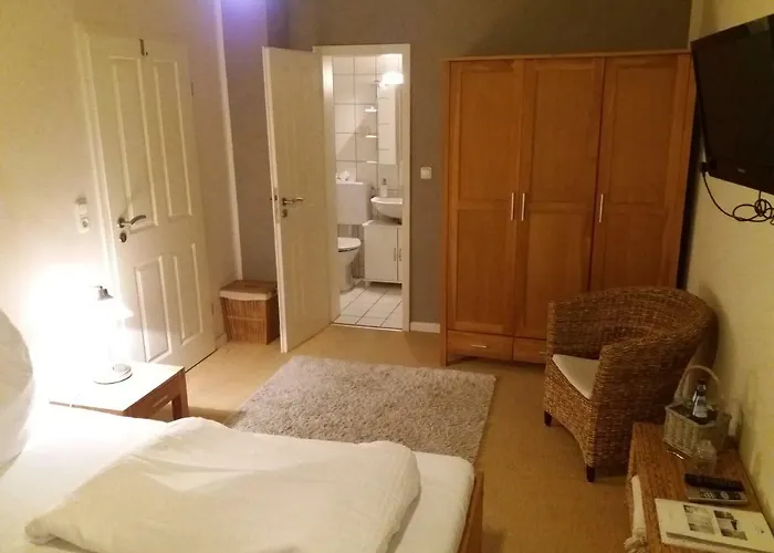 Hotel Strandhaus Edersee - Kaminzimmer, Seeblick, Badestrand, Seeterrasse 3*